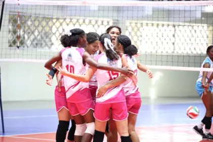 Distrito Nacional arrasa a La Vega en voleibol de Juegos de la Mujer