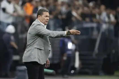 Vanderlei Luxemburgo en UCI: Infección Pulmonar Preocupa al Fútbol Brasileño