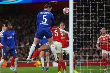 Bompastor critica arbitraje en derrota del Chelsea ante Arsenal en Champions