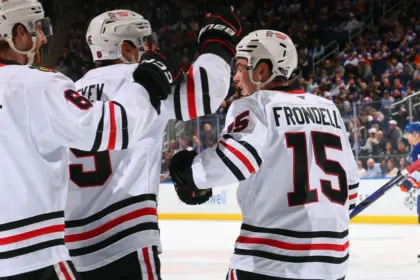 Frondell Debuta con Asistencia: Prospecto Estrella en los Blackhawks