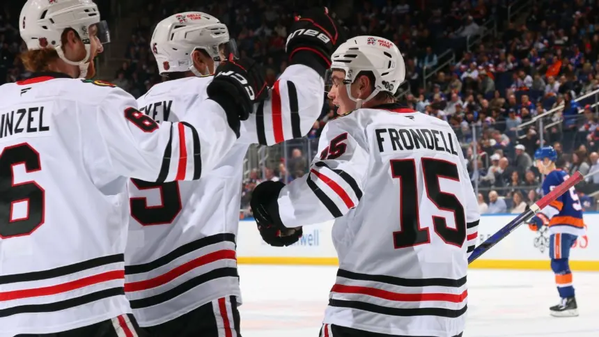 Frondell Debuta con Asistencia: Prospecto Estrella en los Blackhawks 1 Frondell Debuta con Asistencia: Prospecto Estrella en los Blackhawks