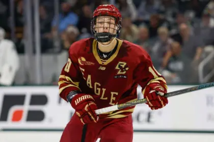 Bruins firman a promesa Hagens: Refuerzo clave para la AHL, rumbo a la NHL 15 Bruins firman a promesa Hagens: Refuerzo clave para la AHL, rumbo a la NHL