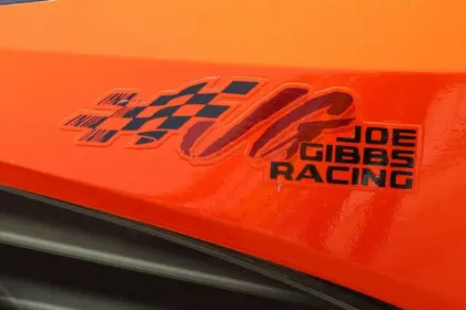 JGR Acusa a Spire de Robo de Secretos Comerciales: Batalla Legal en NASCAR