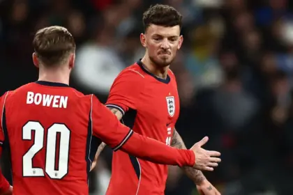 Tuchel, decepcionado por abucheos a Ben White en empate Inglaterra-Uruguay