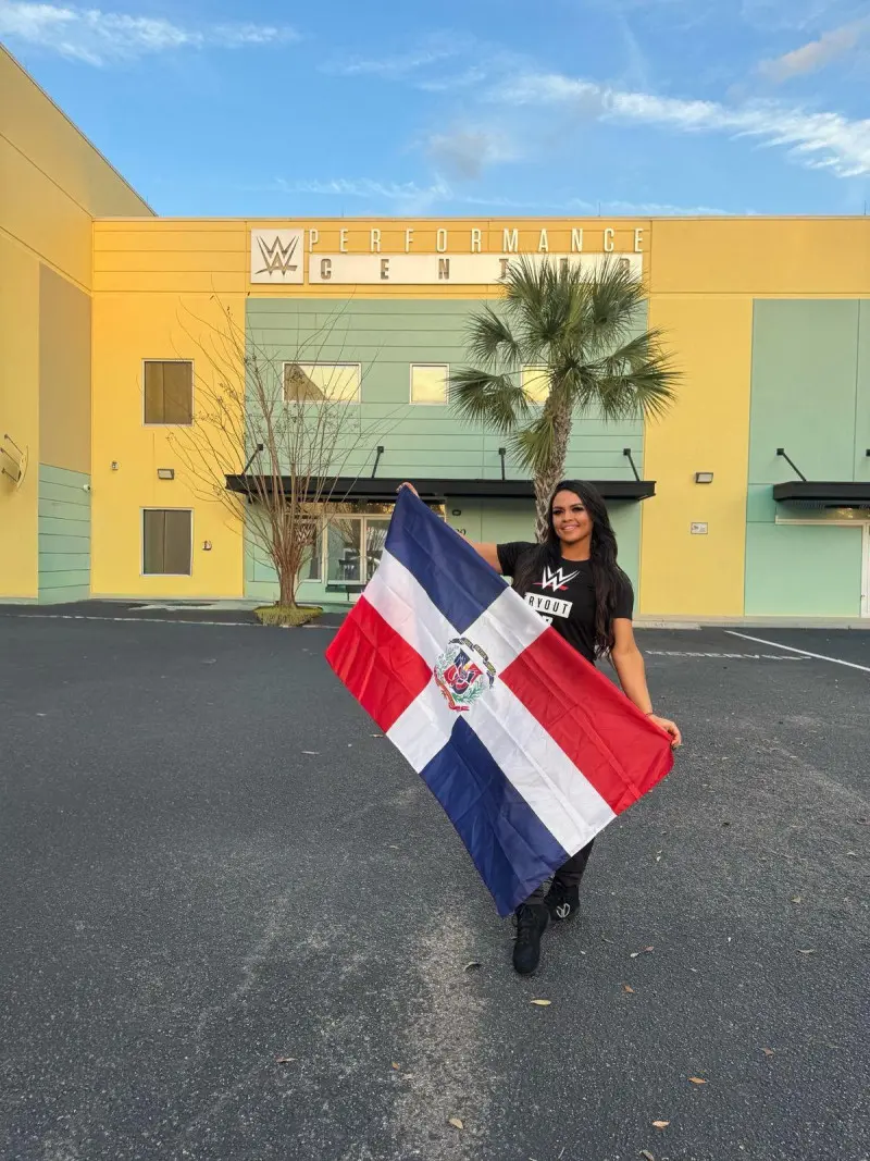 Dominicana Nikki Blackheart firma con WWE: Un hito en la lucha libre