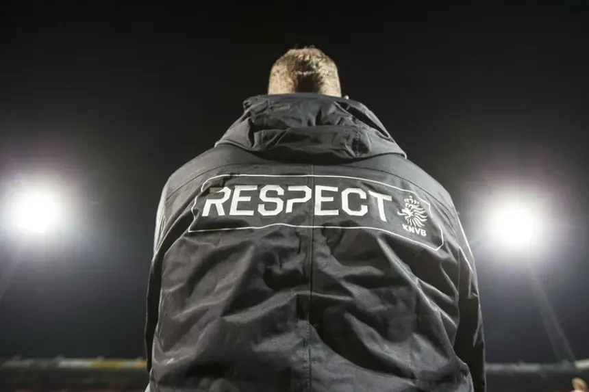UEFA Sanciona de Por Vida a Entrenador Checo por Grabar Jugadoras en Vestuarios