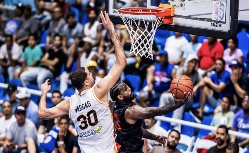 Gigantes Dominan la LNB: Fitzgerald Anota 41, Héroes Frenan a Reales