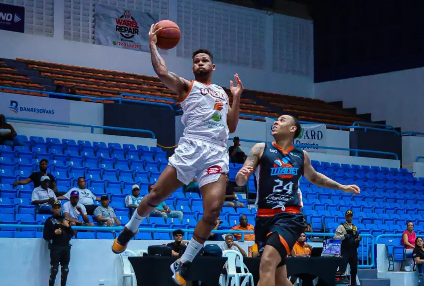Colomé lidera a Cañeros: 34 puntos y victoria ante Titanes en LNB 1 Colomé lidera a Cañeros: 34 puntos y victoria ante Titanes en LNB