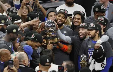 Knicks Arrasan a Cavaliers y Van a Finales NBA; Towns Destaca Otra Vez