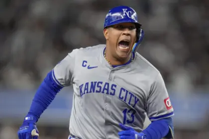 Salvador Pérez: Nuevo récord de jonrones para receptor latino en MLB
