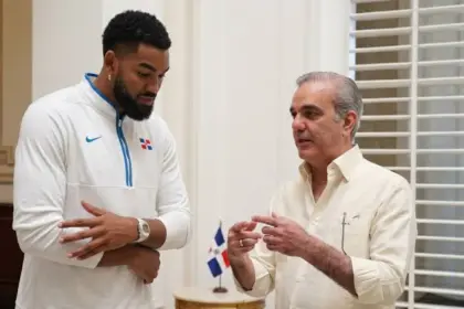 Abinader Felicita a Karl-Anthony Towns por Llevar Knicks a la Final NBA