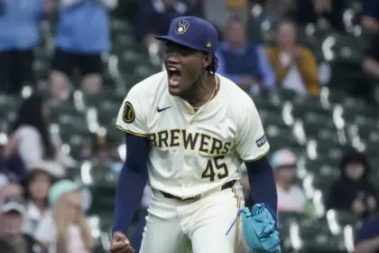 Uribe se Disculpa por Gestos Polémicos; Ohtani Abre Pese a Golpe en la Mano