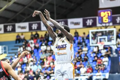 Héroes de Moca Aplastan a Leones y Avanzan a Playoffs en LNB