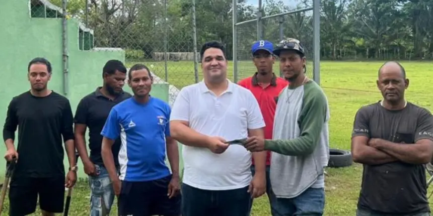 Samaná: Deportes impulsa mejoras en play de béisbol de Jurungo