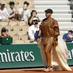 Naomi Osaka deslumbra en Roland Garros: Moda y tenis se fusionan