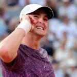 Fonseca Derrota a Djokovic en Roland Garros: Remontada Histórica y Sorpresa en París