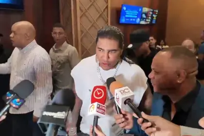 Omega El Fuerte debuta como presidente en la película Los Rechazados 2