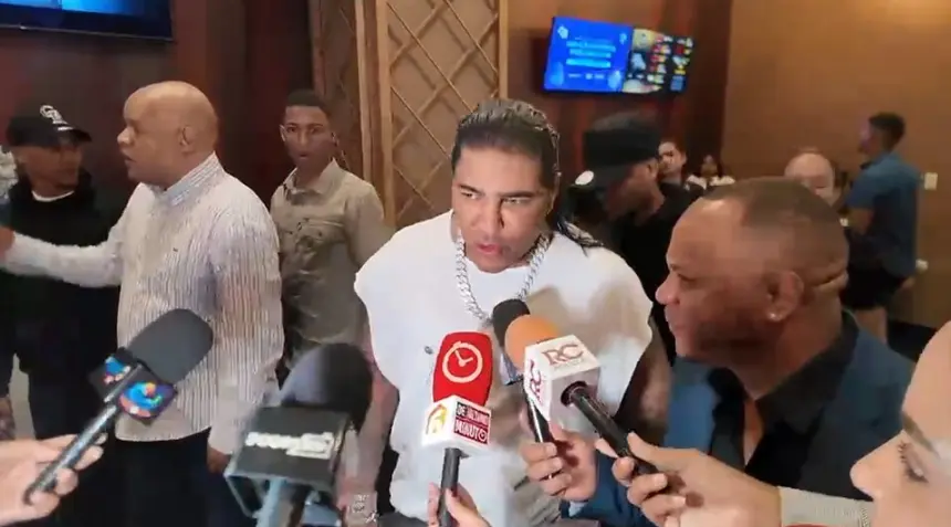 Omega El Fuerte debuta como presidente en la película Los Rechazados 2