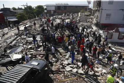 Cali militarizada y bajo toque de queda tras devastador terremoto 7.4
