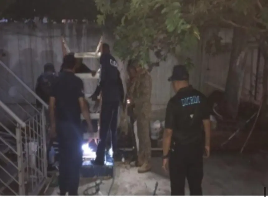 Rescatan a dos hombres atrapados en cisterna tras inhalar químicos 1 Rescatan a dos hombres atrapados en cisterna tras inhalar químicos