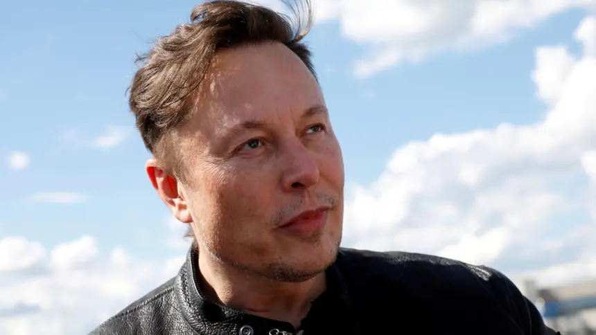 Elon Musk vende acciones de Tesla para cumplir con obligaciones fiscales