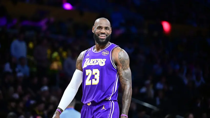 LeBron James debutará con los Sixers ante Knicks en la nueva temporada NBA
