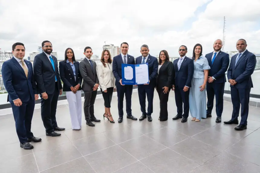 160 jóvenes se gradúan en tecnología e innovación con programa CAPEX