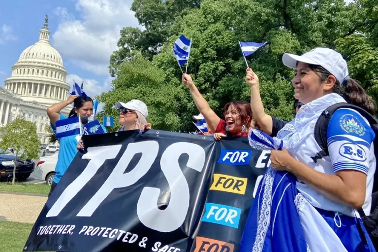 TPS para salvadoreños: 150 mil niños en riesgo por posible deportación