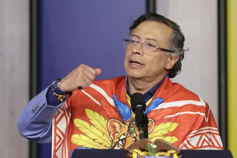 Gustavo Petro solicita permiso al Senado colombiano para salir del país