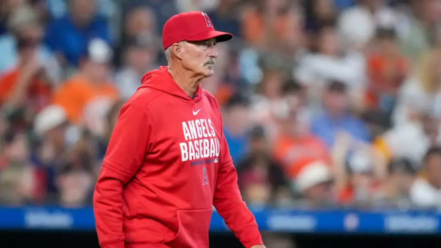 Angelinos reestructuran cuerpo de pitcheo tras salida de Mike Maddux