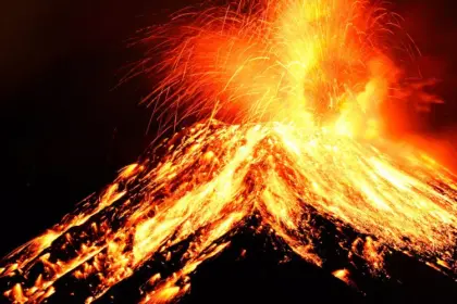 Alerta mundial por erupción simultánea de volcanes Kilauea, Etna y Fuego