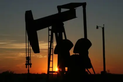 Petróleo WTI sube tras tensiones militares en el mar Rojo y golfo de Omán