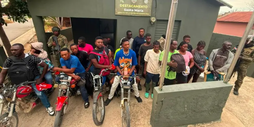 Ejército intercepta 76 indocumentados y retiene motocicletas en frontera