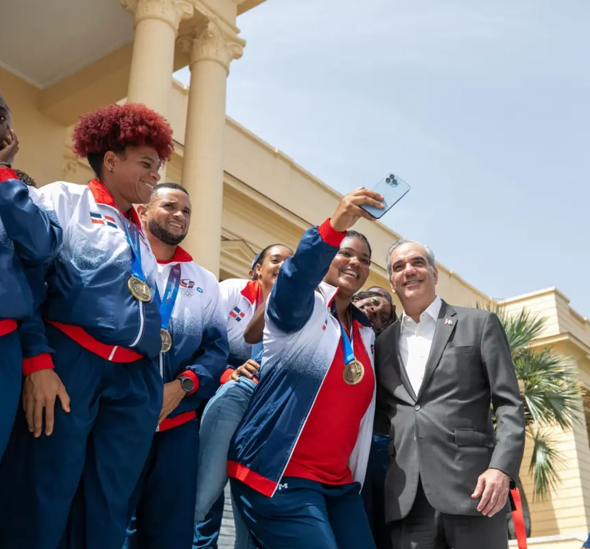 Abinader premia medallistas de Santo Domingo 2026 con incentivos y PARNI 1 Abinader premia medallistas de Santo Domingo 2026 con incentivos y PARNI