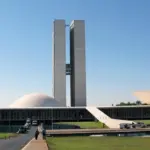 Brasil reduce impuestos a combustibles para frenar alza de precios