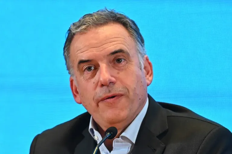 Desaprobación del gobierno de Yamandú Orsi en Uruguay alcanza el 57%