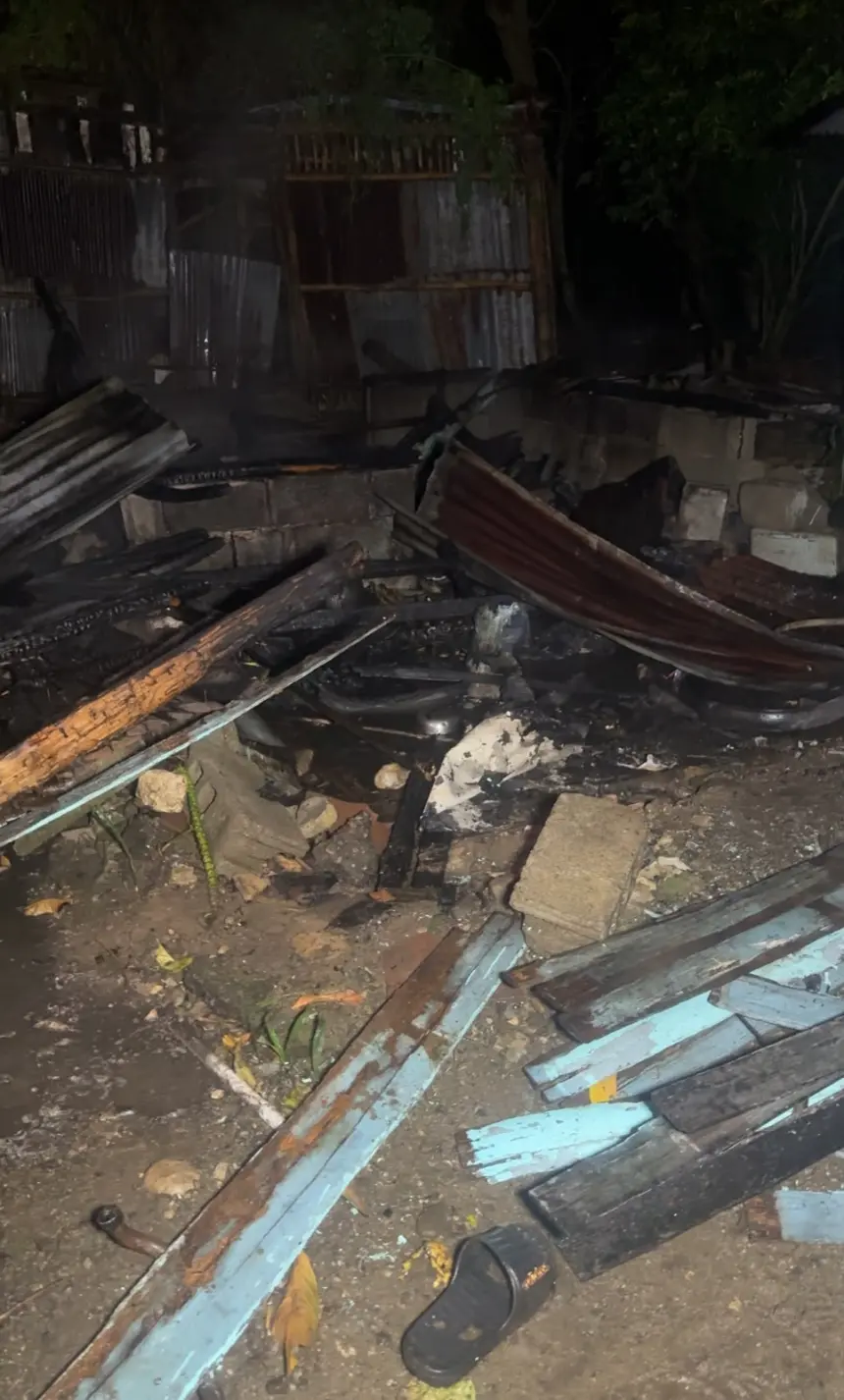 Incendio consume vivienda en Salcedo tras un cortocircuito eléctrico