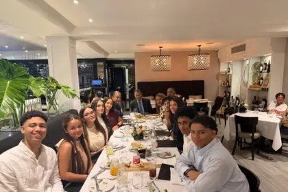 Guido Gómez Mazara conecta estudiantes de CUNY con sus raíces dominicanas