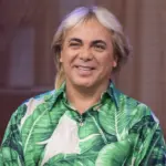 Cristian Castro se gradúa de bachiller con honores a sus 51 años