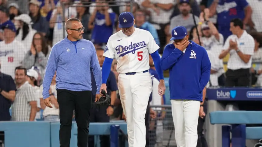 Freddie Freeman se lesiona tras aparatosa caída en el dugout de Dodgers 1 Freddie Freeman se lesiona tras aparatosa caída en el dugout de Dodgers