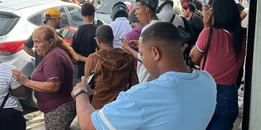 Exigen investigar abandono de feto frente al Hospital Moscoso Puello