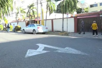 Refuerzan seguridad policial en Embajada de Cuba tras expulsión diplomática