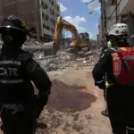 Ecuador envía rescatistas a Colombia tras devastador terremoto de 7,4