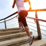 Subir escaleras reduce riesgos cardiovasculares y mejora tu salud