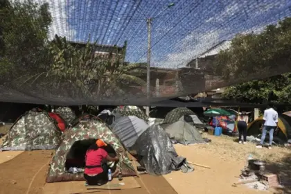Ecuador envía rescatistas a Colombia tras devastador terremoto de 7,4