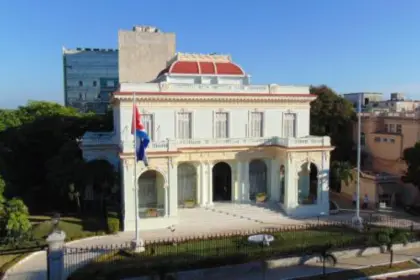 Cuba denuncia expulsión de diplomáticos por presiones de Estados Unidos