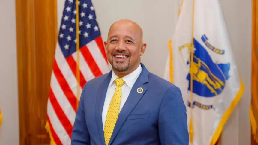 Arrestan al alcalde Brian DePena por fraude y lavado de dinero en Lawrence