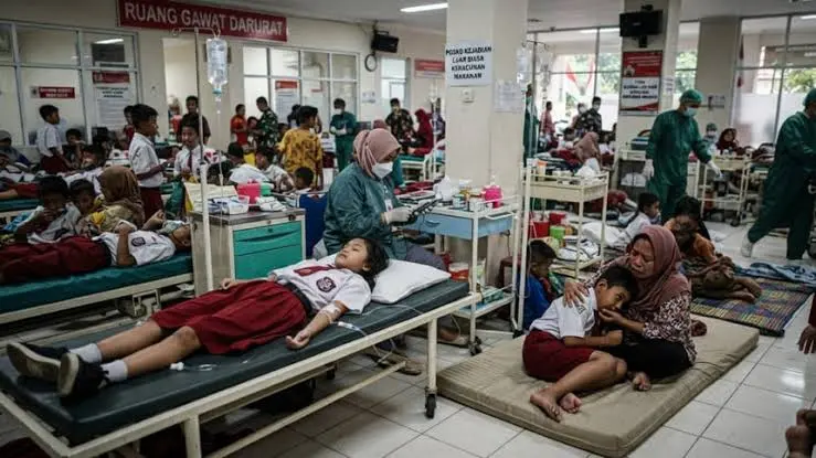 Intoxicación masiva de niños en Indonesia por programa escolar gratuito