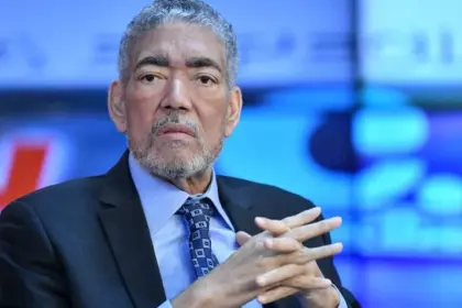 Miguel Mejía exige a Abinader aclarar expulsión de diplomáticos cubanos
