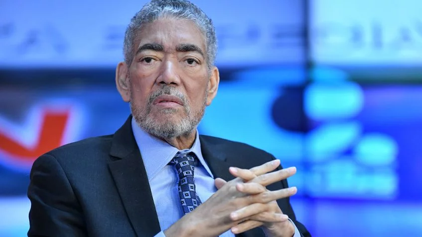 Miguel Mejía exige a Abinader aclarar expulsión de diplomáticos cubanos
